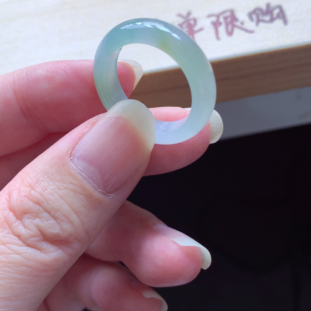 翡翠颈饰未镶嵌吊坠