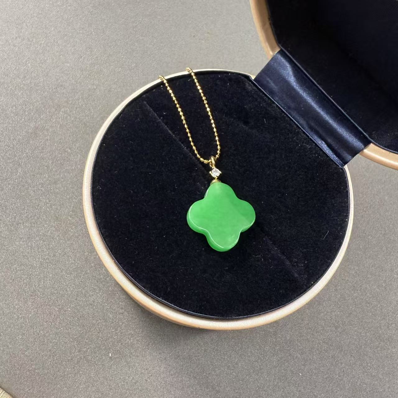 X16阳绿四叶草翡翠吊坠