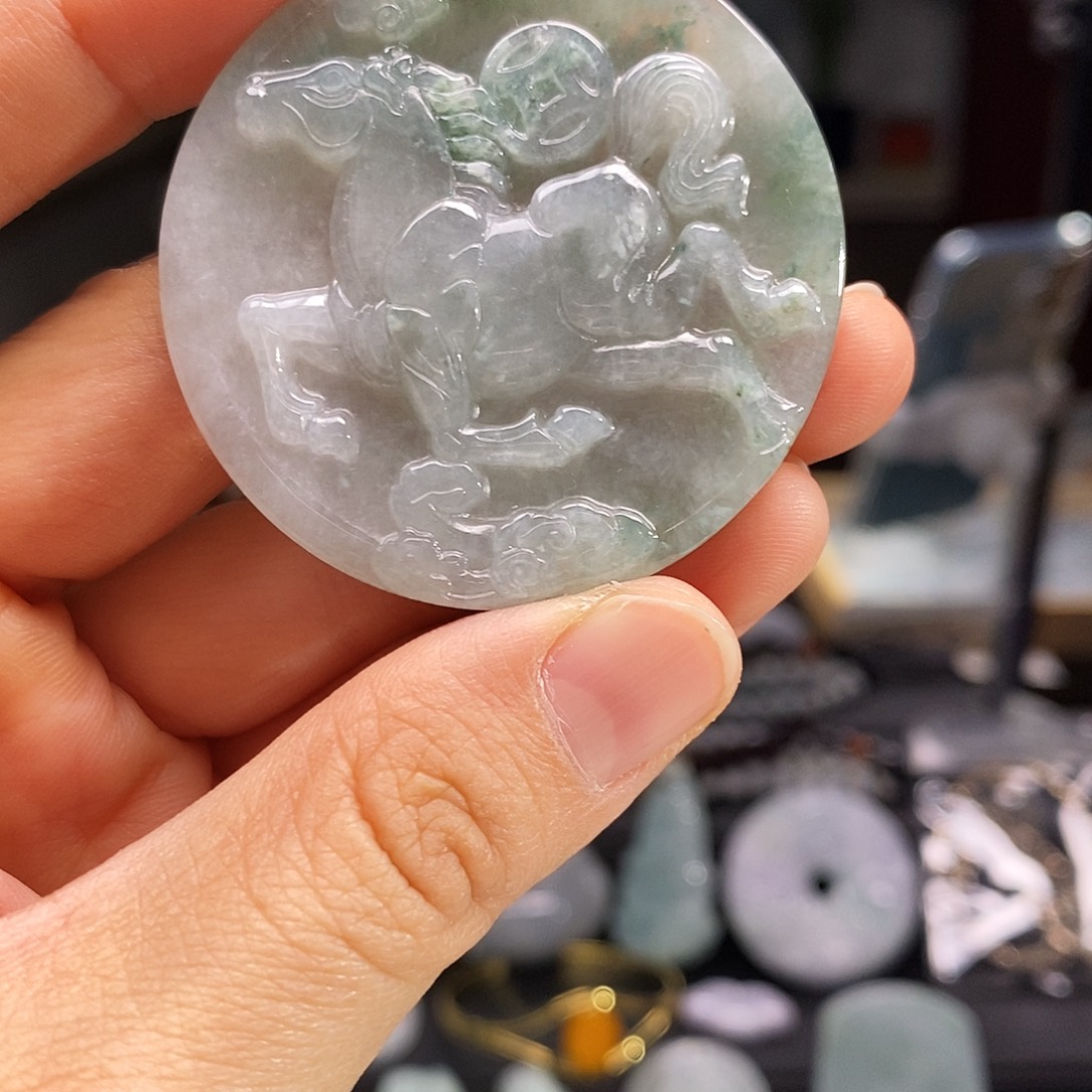 翡翠未镶嵌颈饰马