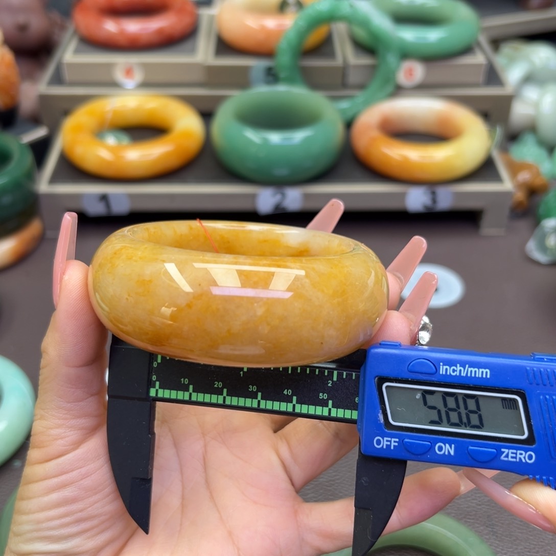 未镶嵌手镯石英岩玉