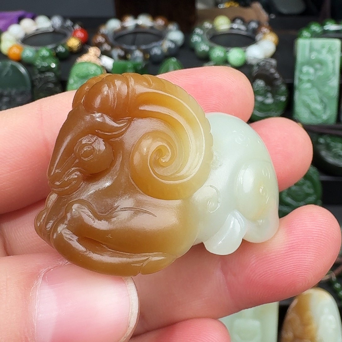 笑***云和田玉未镶嵌颈饰