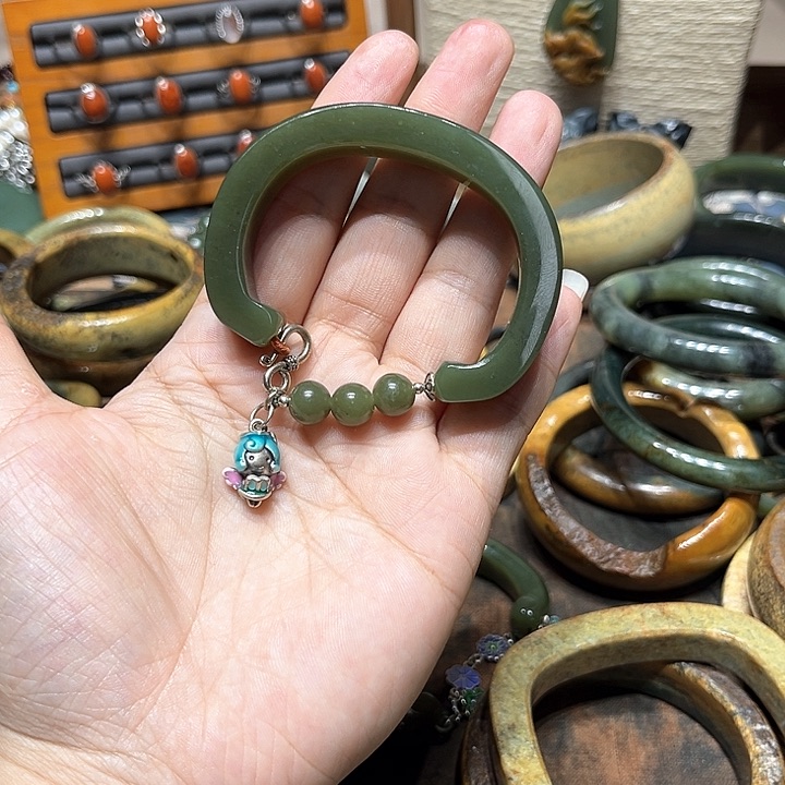 和田玉手镯未镶嵌?****?