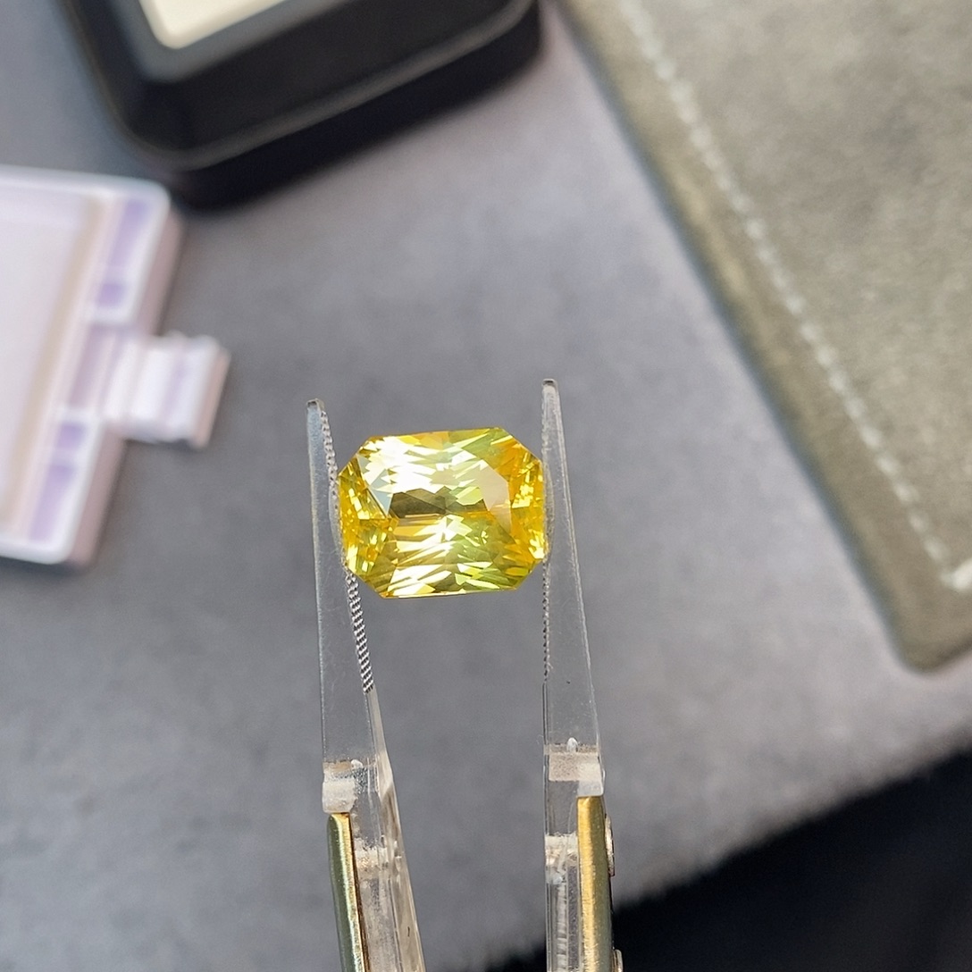 彩色蓝宝石裸石8.5ct 吉尔德 金丝雀