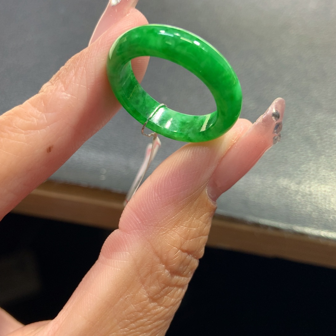 翡翠戒指未镶嵌翡翠