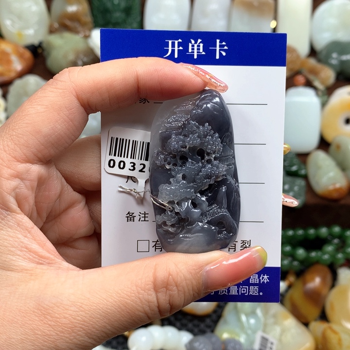 和田玉颈饰未镶嵌浪***人