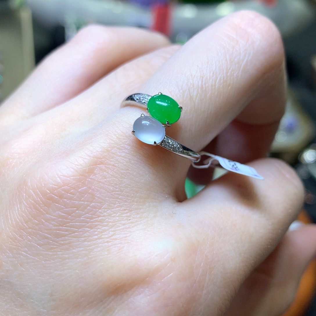 【闪购商品】翡翠颈饰18K金镶嵌翡翠吊坠项链