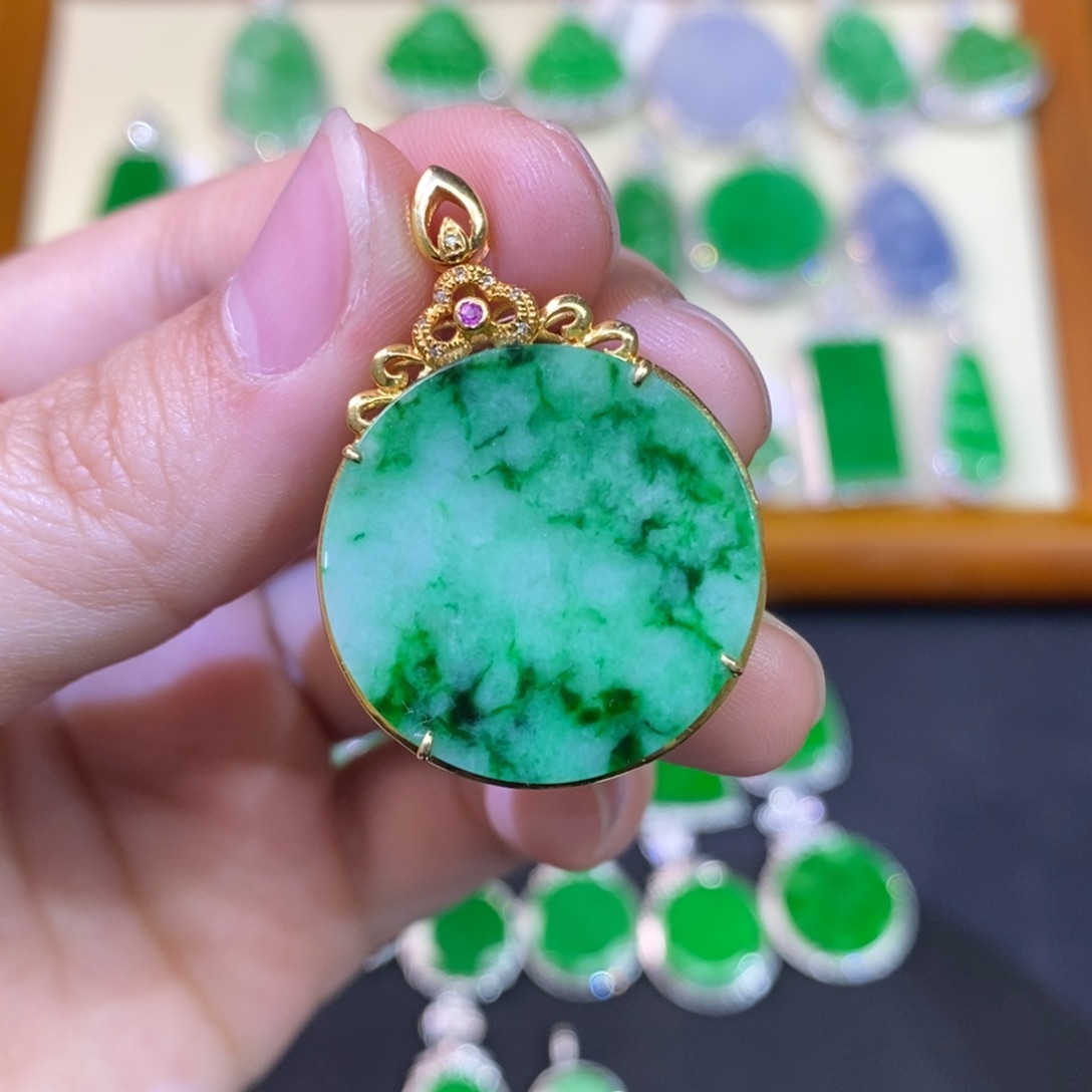 翡翠吊坠(不含链)18K金镶嵌