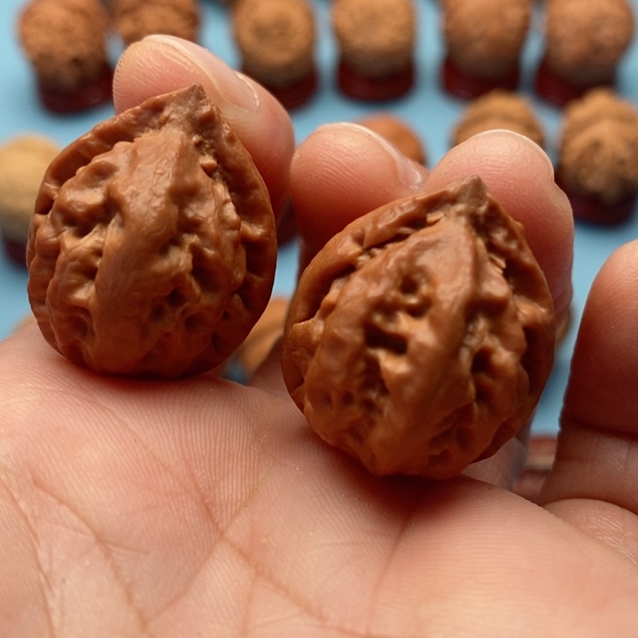 文玩核桃把件精品文玩手捻龙脊元