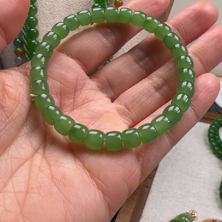 乡***3和田玉（碧玉）未镶嵌颈饰