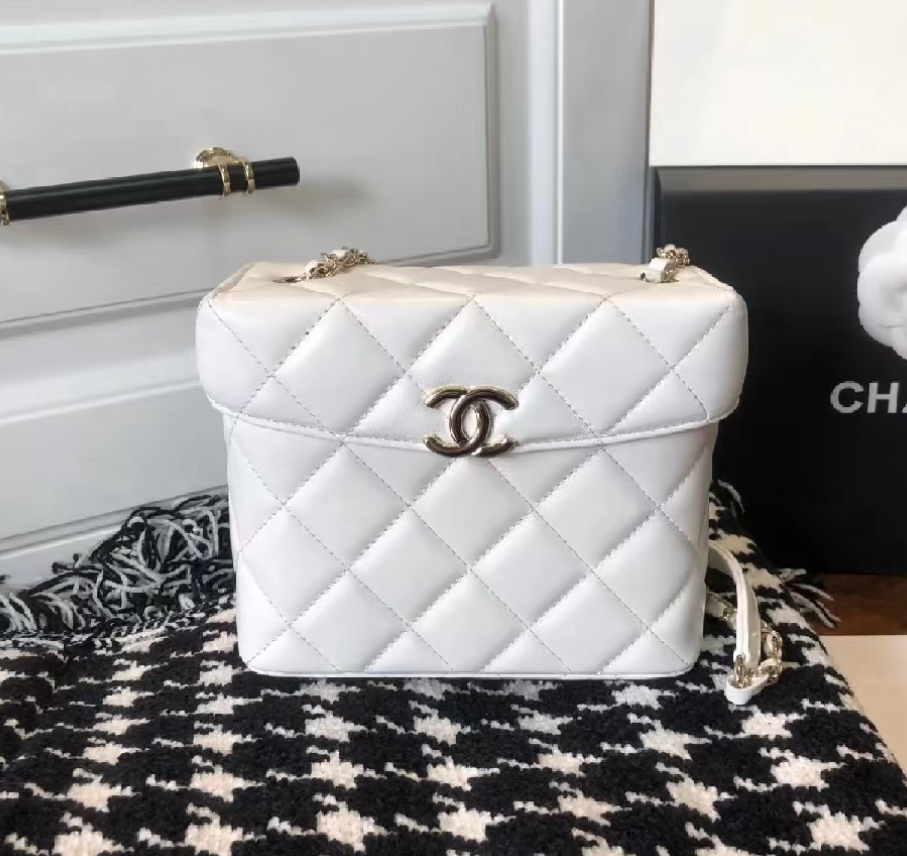 95新 Chanel/香奈儿 多多奢品/香奈儿白色复古牛奶盒子挎包/98新