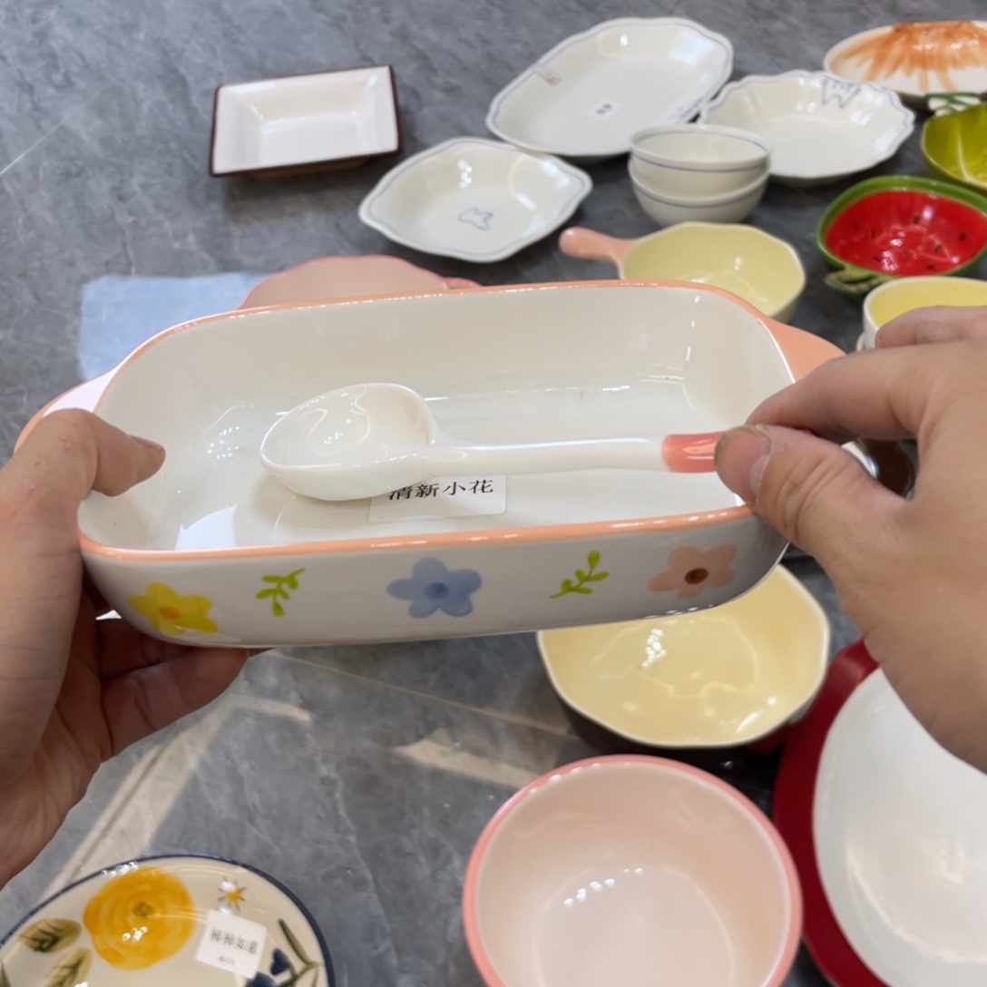 陶瓷微瑕餐具介意勿拍，满18飞！