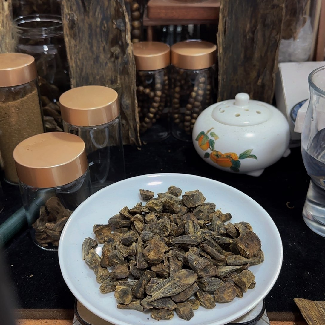 沉香沉香碎屑精品沉水蓝宝石树丁101.1克