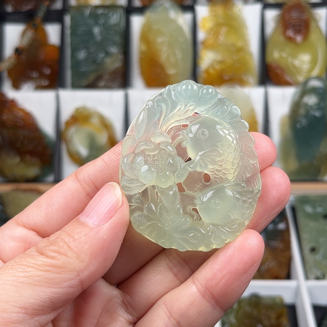 蛇纹石玉颈饰未镶嵌