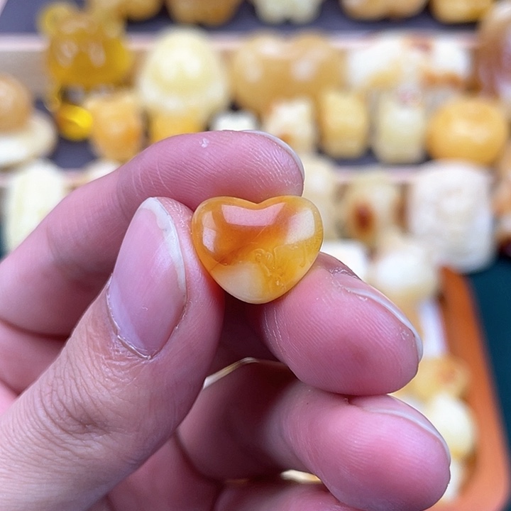 琥珀裸石未镶嵌蜜蜡