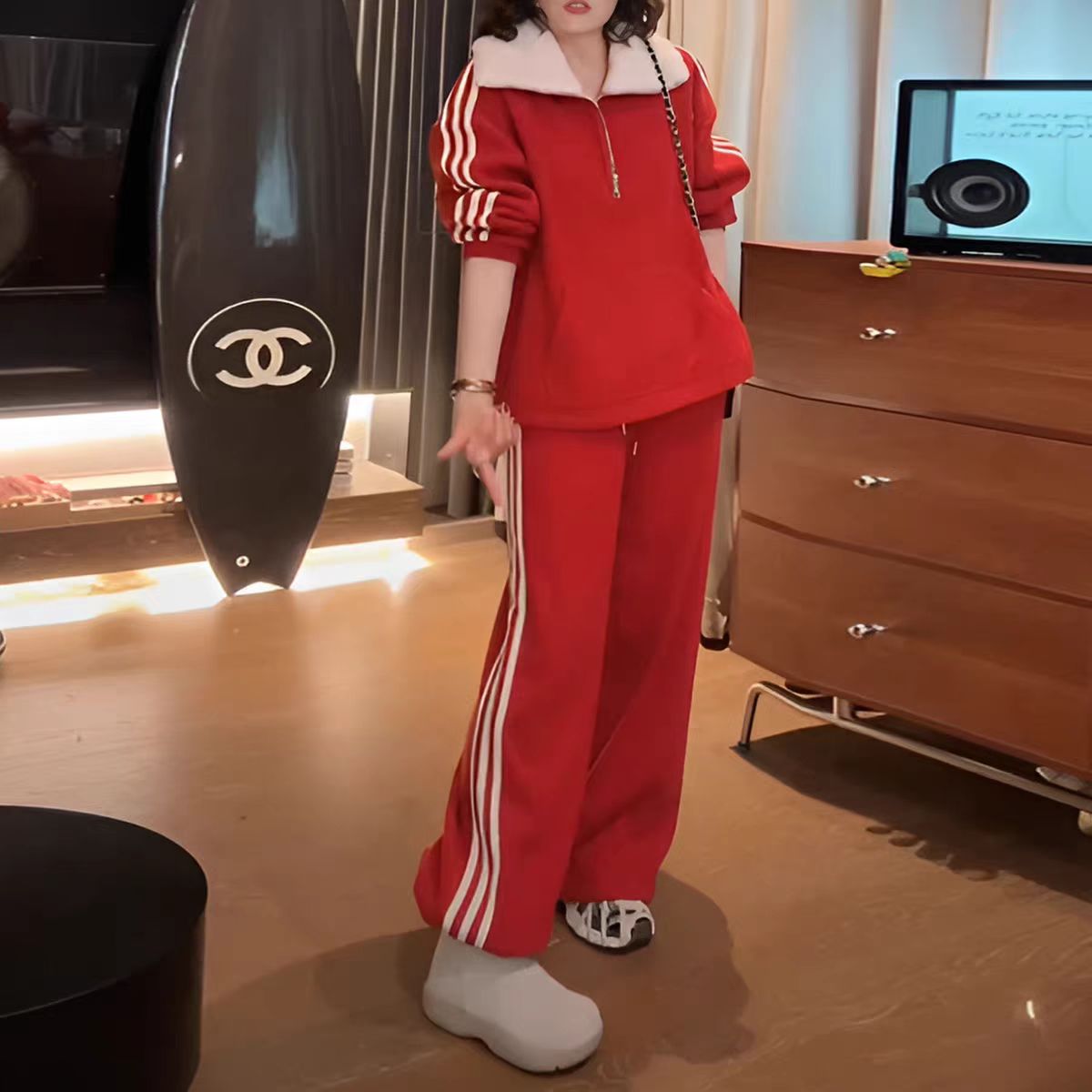 D25250秋冬季韩系巨好看的加绒撞色翻领三道杠休闲两件套