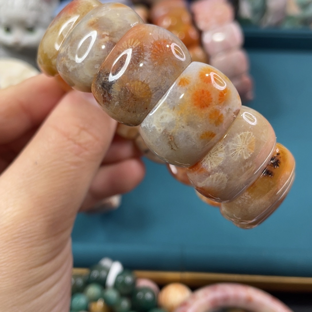 未镶嵌手镯硅化玉