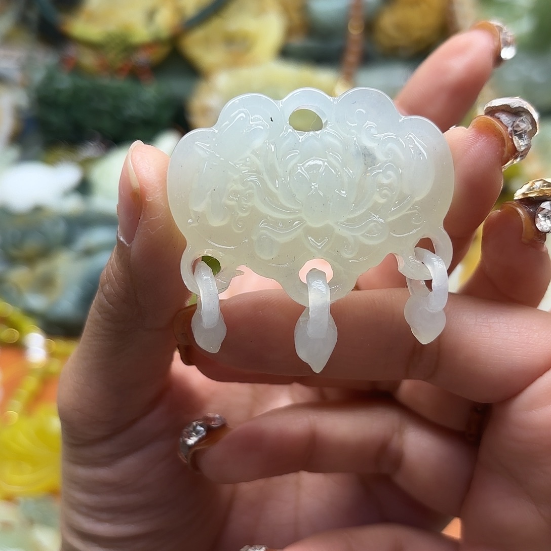 蛇纹石玉未镶嵌吊坠