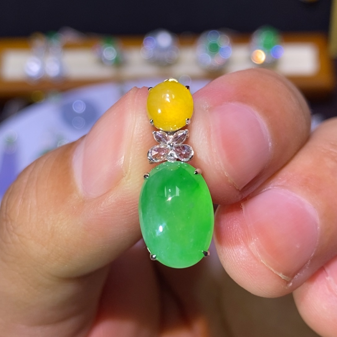 【闪购商品】吊坠(不含链)18K金镶嵌翡翠