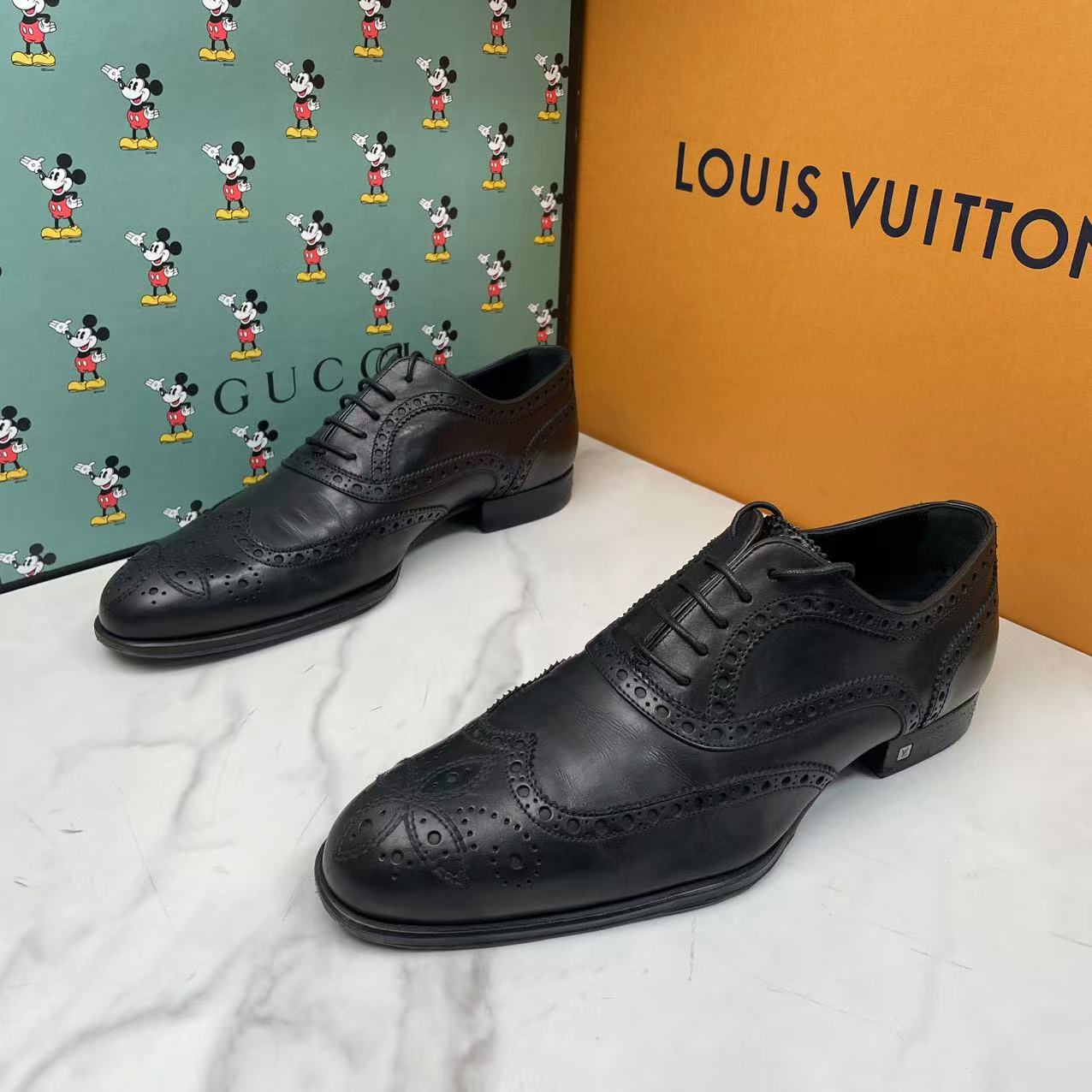 95新 LouisVuitton/路易威登 黑色雕花潮流百搭舒适正装皮鞋/41码