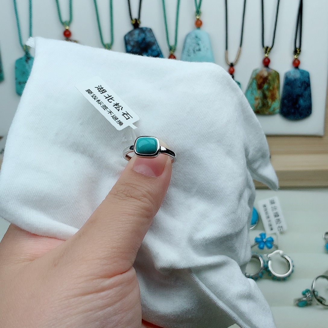 L***r绿松石未镶嵌珠宝奇石