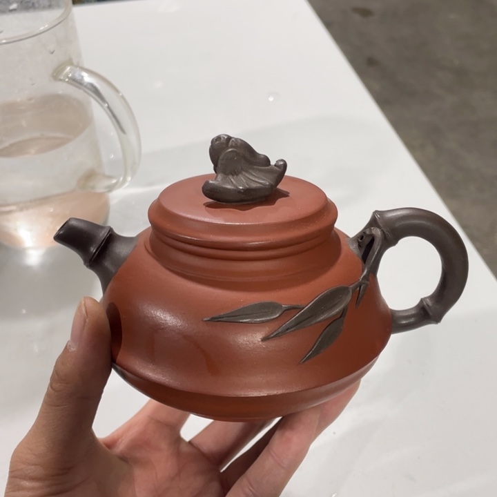 紫砂茶壶老厂紫砂壶一件。