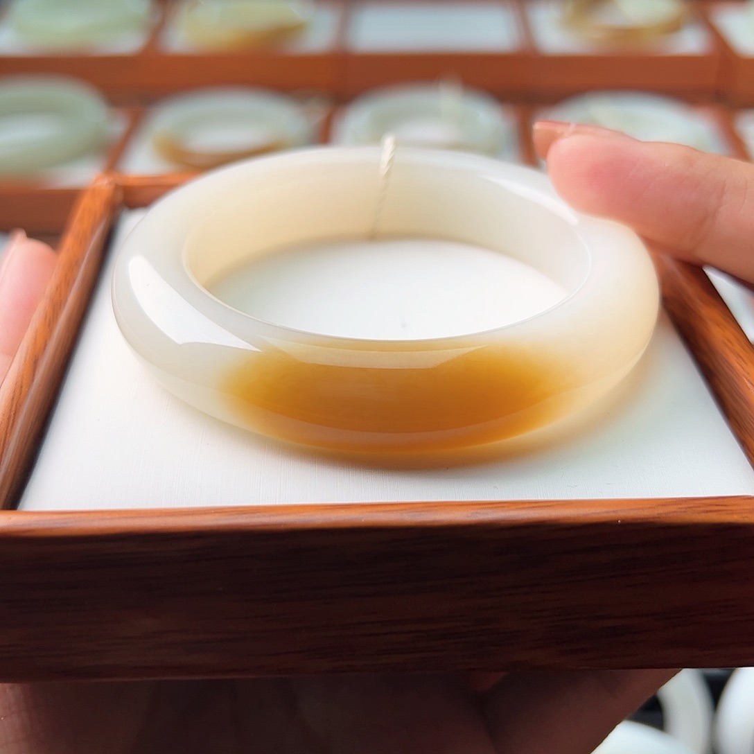 和田玉手镯未镶嵌56