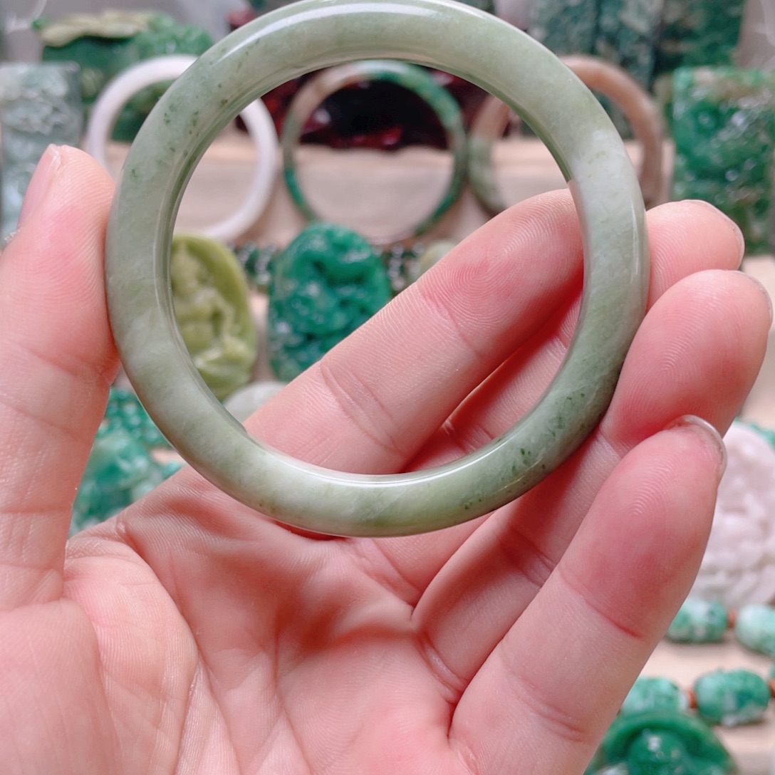 独山玉未镶嵌手镯