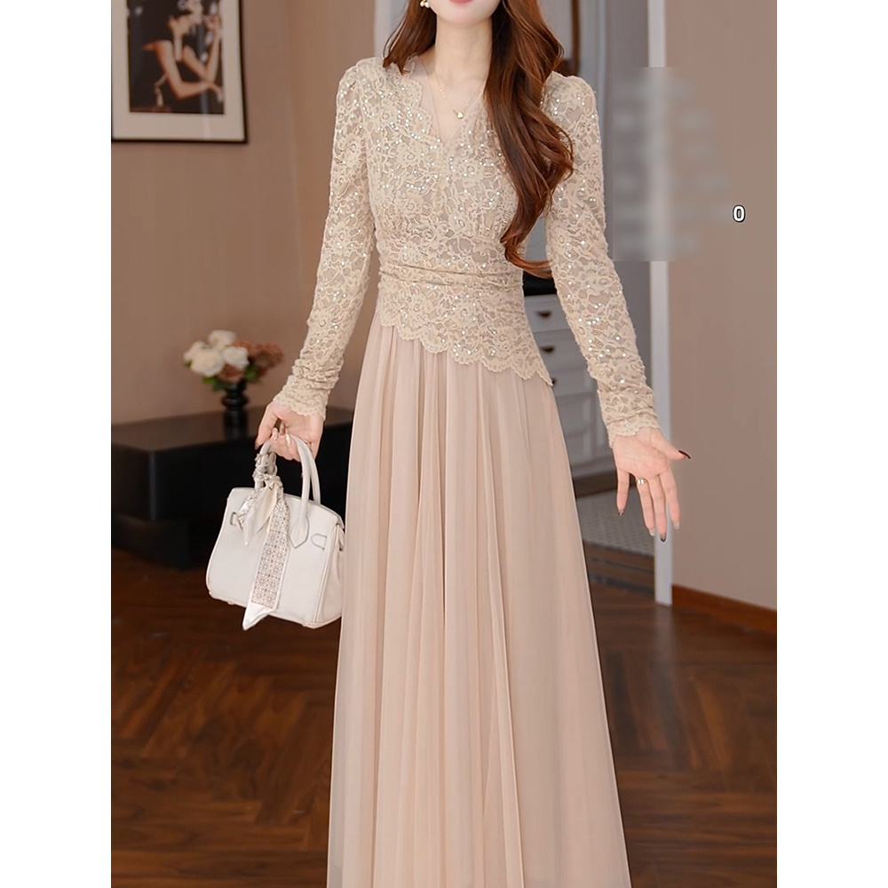 轻奢优雅气质精致连衣裙女2026春季新款温柔减龄蕾丝拼接收腰裙子