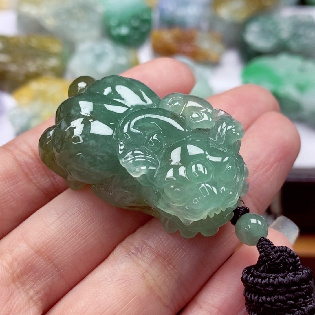 翡翠颈饰未镶嵌翡翠