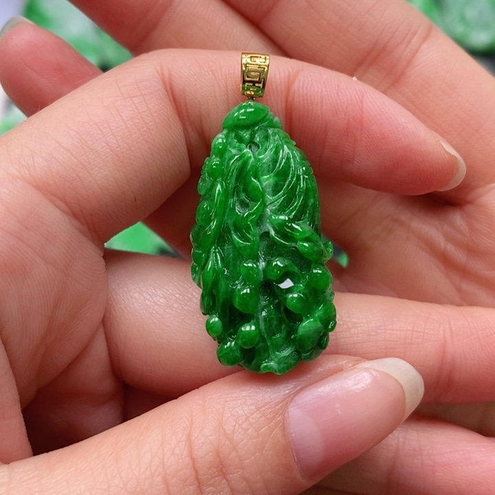 翡翠颈饰未镶嵌珠*霞吊坠