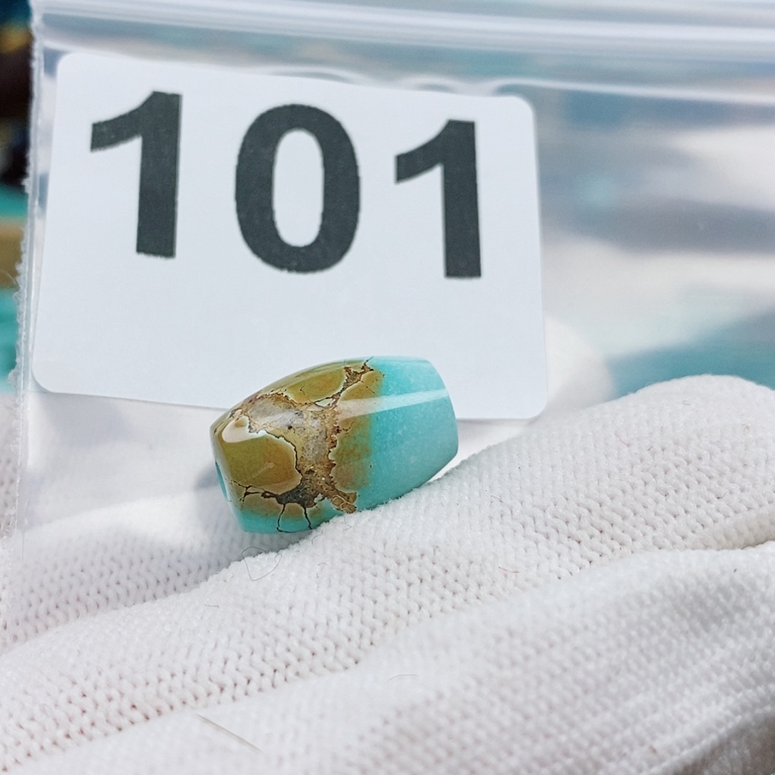 绿松石颈饰未镶嵌