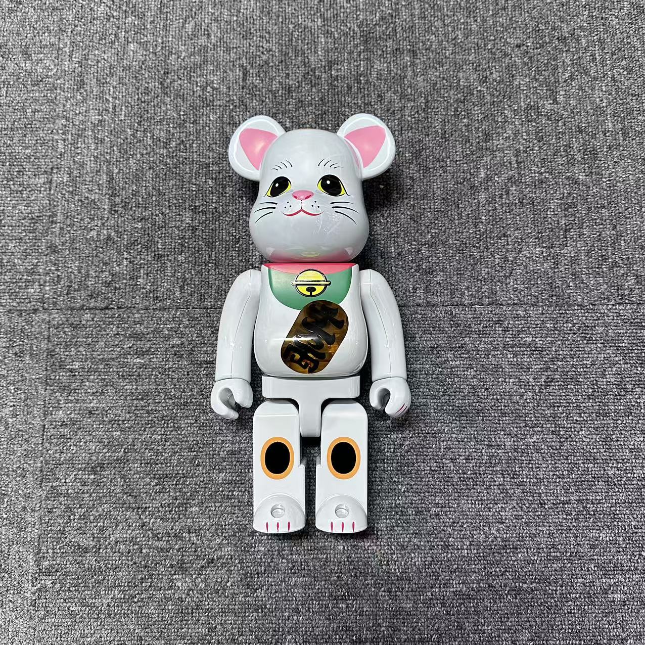 【山】bearbrick 白亮灯招财 400%