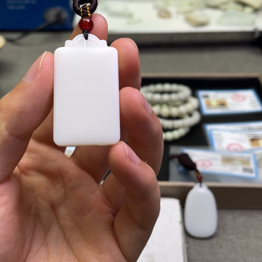 和田玉未镶嵌颈饰