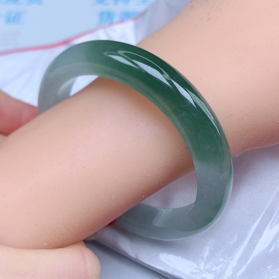 翡翠手镯未镶嵌天然