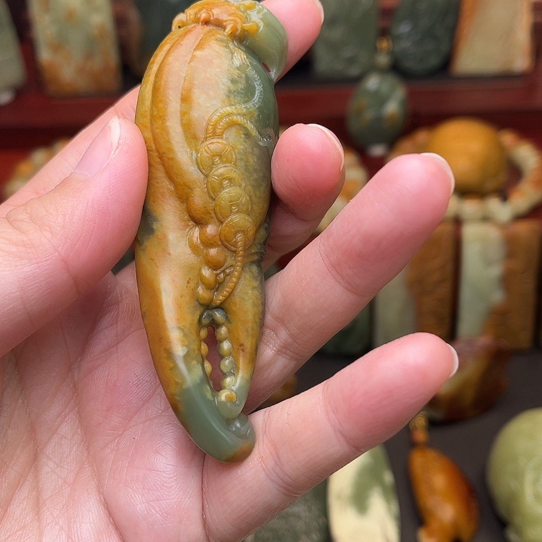 岫岩河磨玉（透闪石质玉）颈饰未镶嵌幸*人