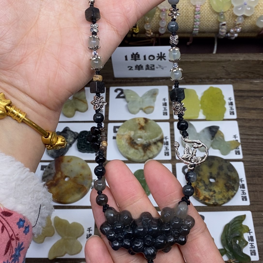 蛇纹石玉未镶嵌颈饰