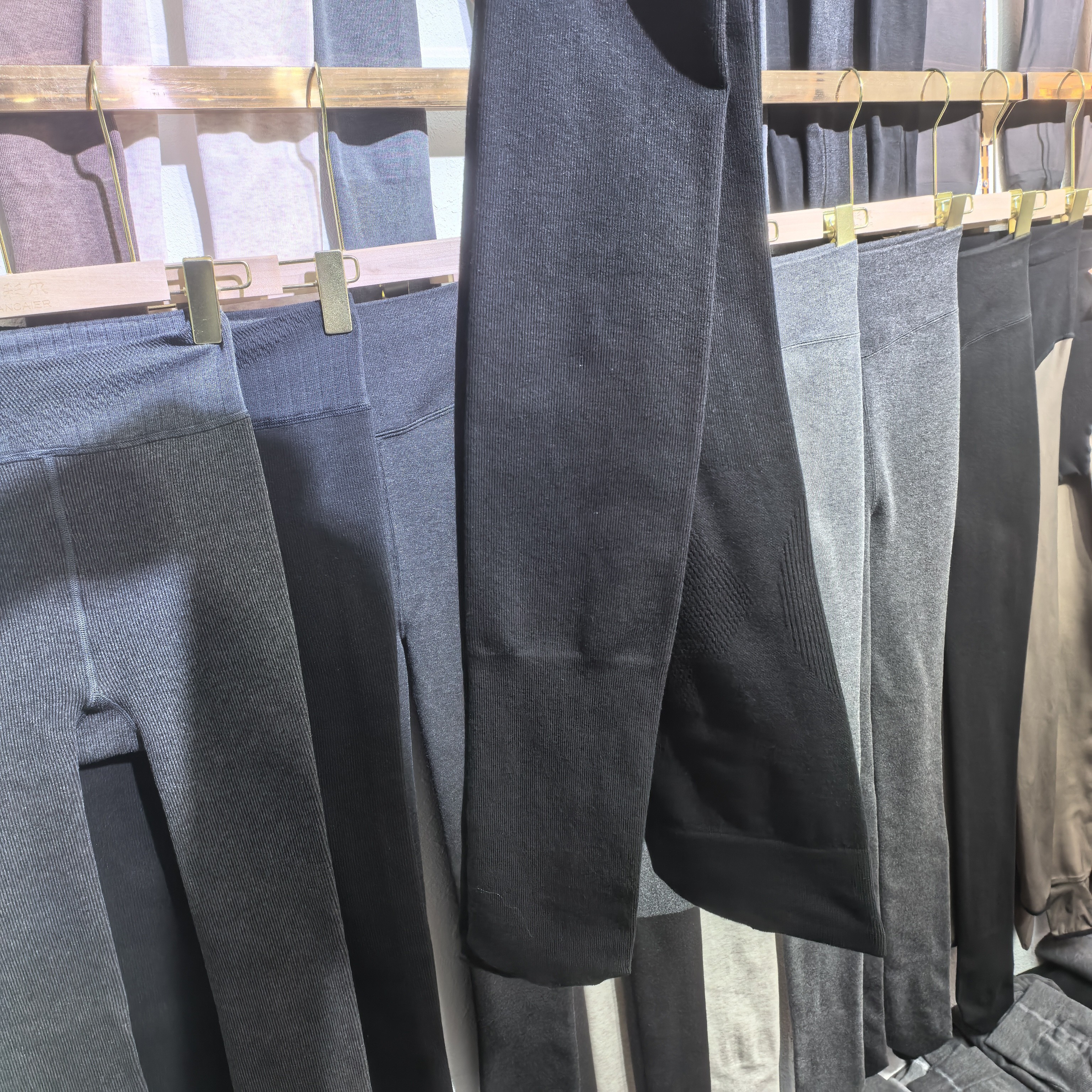 D602黑色230克连体袜袜子