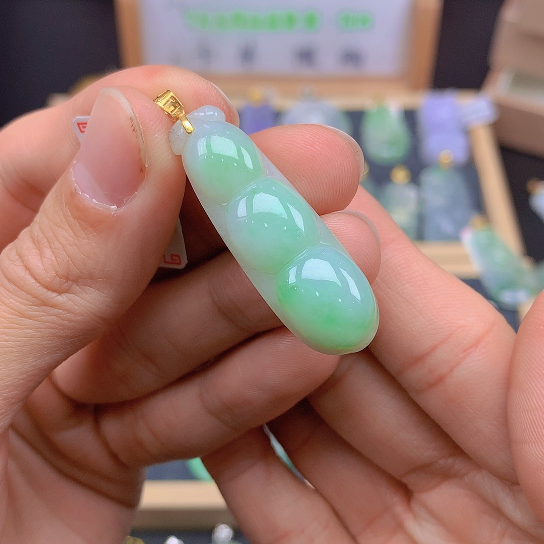 翡翠颈饰18K金镶嵌翡翠