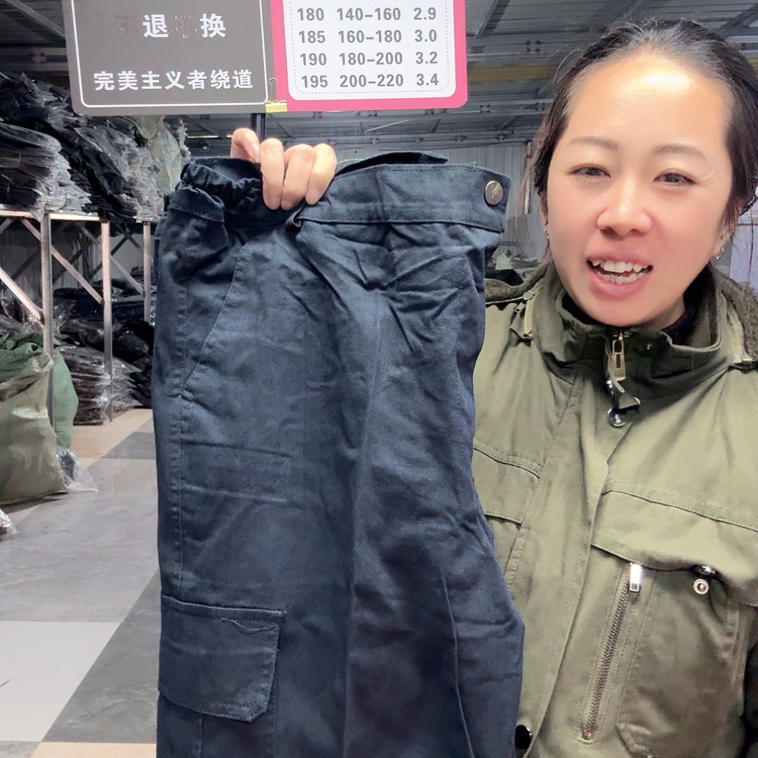 180裤子两条蓝色 微脏。     