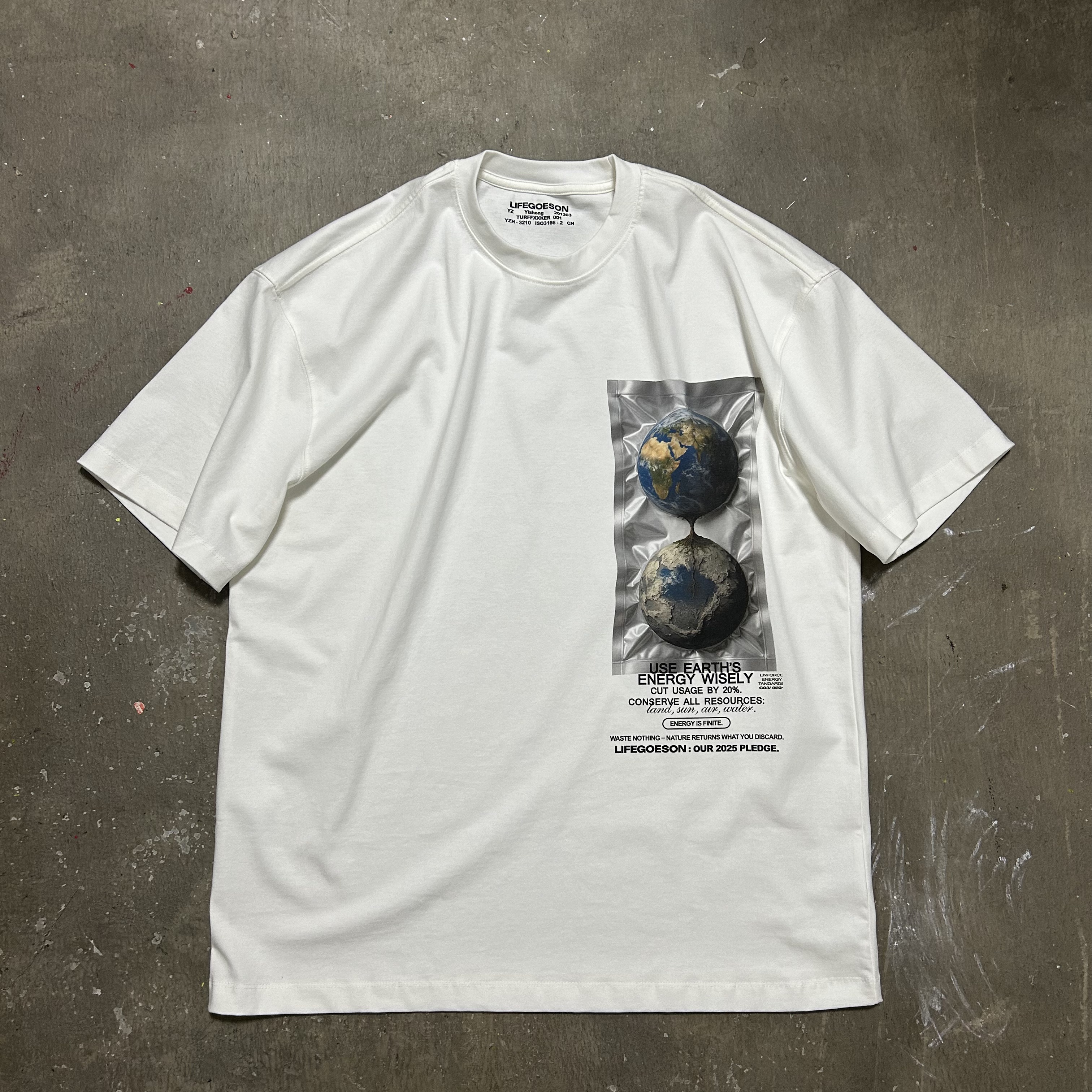 LIFEGOESON25AW 1. Earth-Themed Graphic T-Shirt “干枯地球”TEE