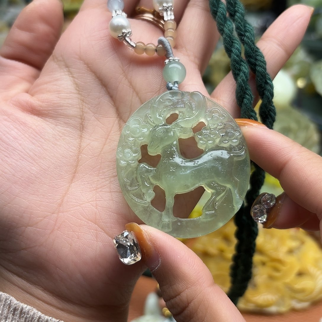 蛇纹石玉未镶嵌吊坠