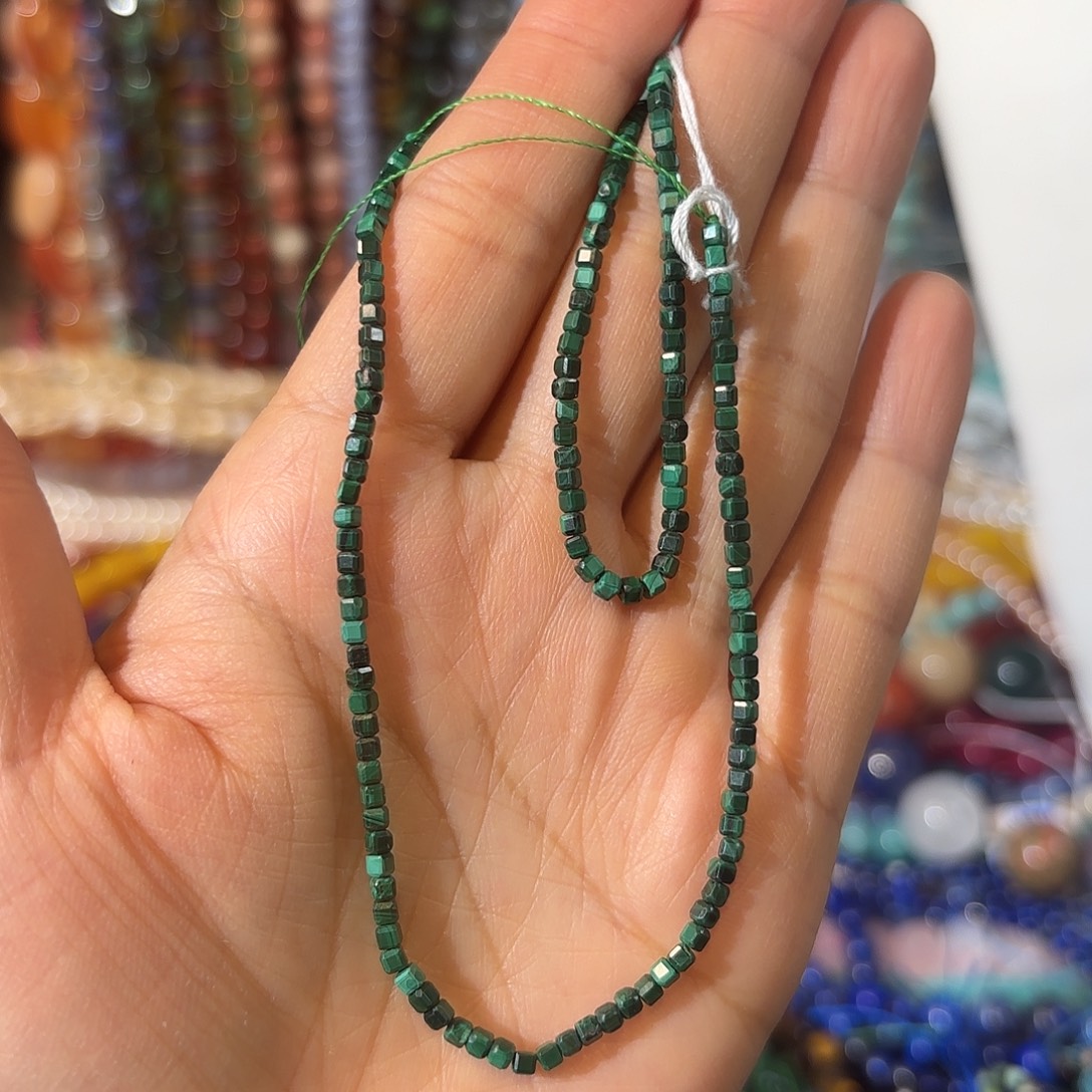 玛瑙/玉髓未镶嵌珠宝半成品孔雀石卡2方糖一条