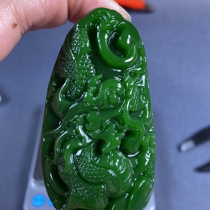 和田玉颈饰足铂镶嵌