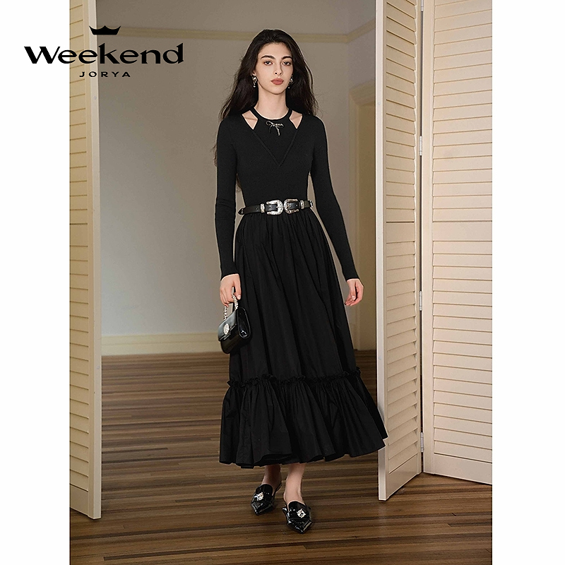 卓雅周末2024冬季新款时尚挂脖蝴蝶结针织拼接长款连衣裙Q260656A