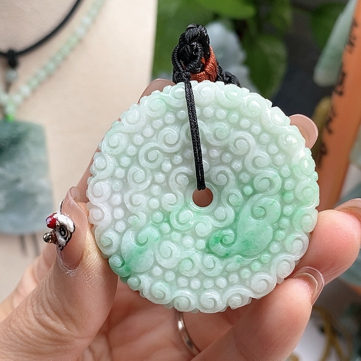 翡翠颈饰未镶嵌每天