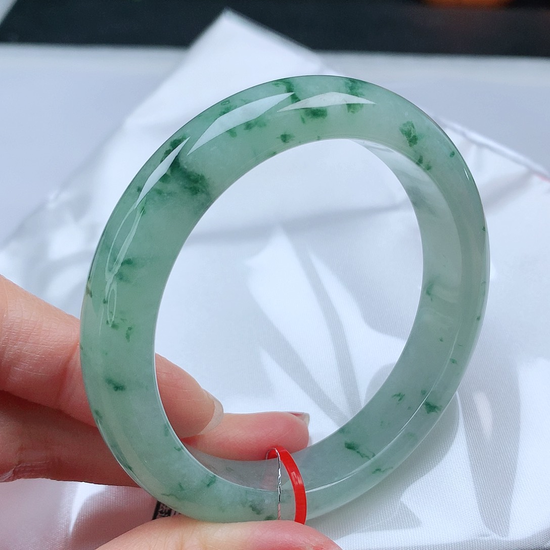 翡翠手镯未镶嵌58圈