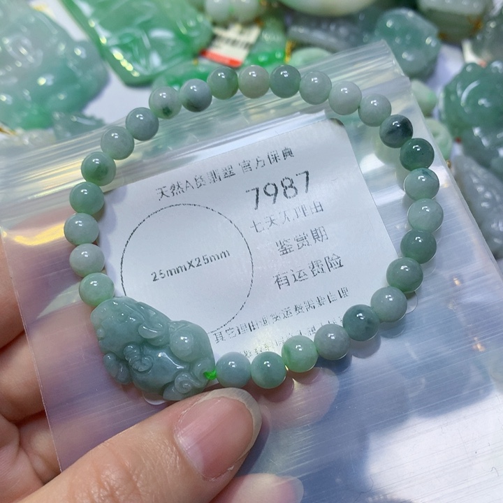 翡翠颈饰未镶嵌翡翠