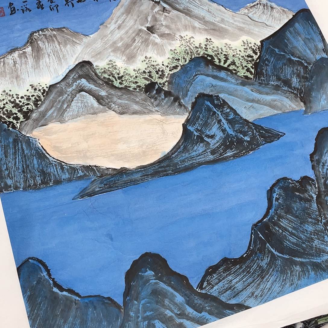 国画把头伸过来一看