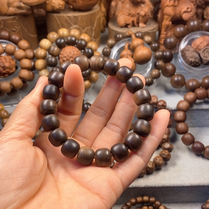 大***╲檀香木手串/手链老山檀奶香味1011黑肉沉水