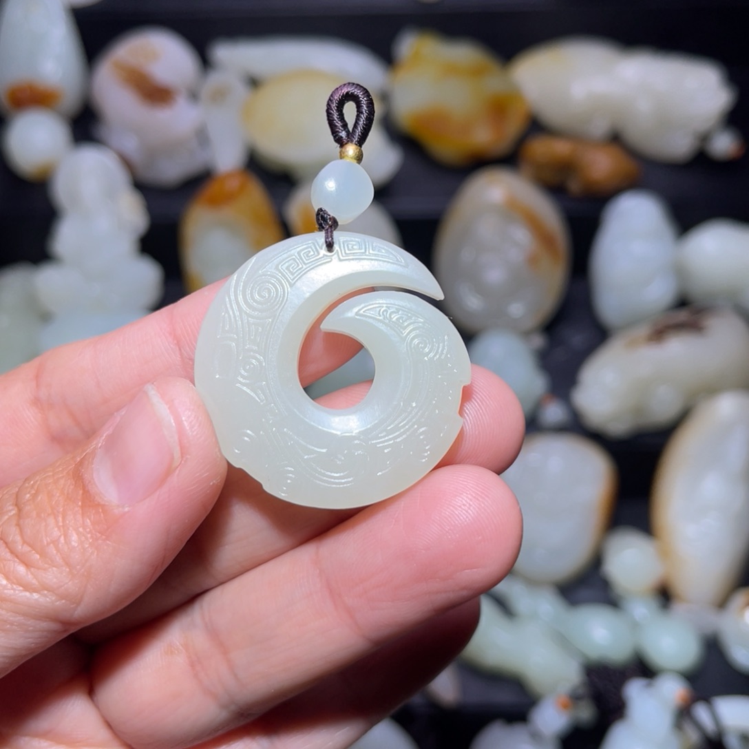 和田玉颈饰未镶嵌